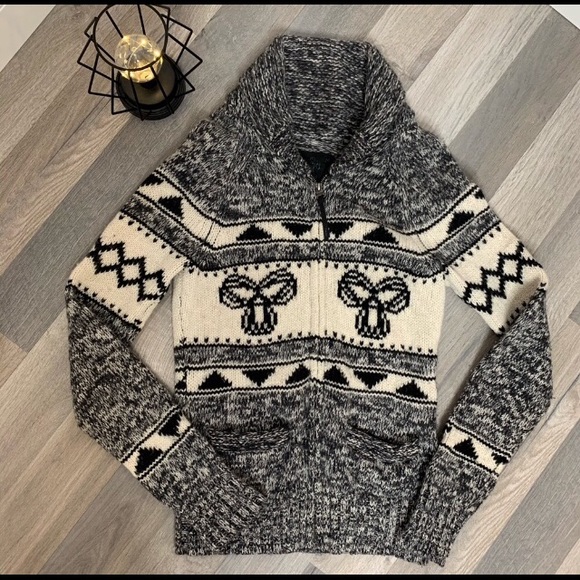 Aritzia Sweaters - Aritzia TNA sea to sky sweater